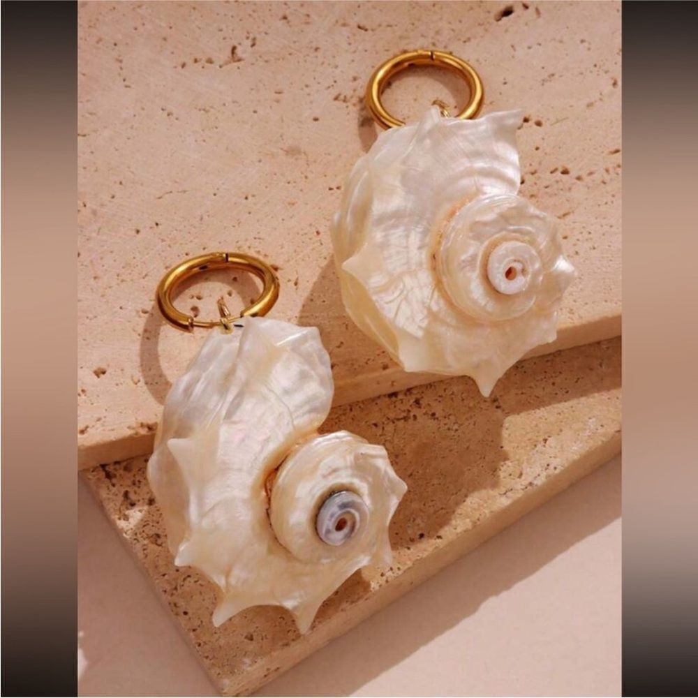 Elegant Shell hoop Earrings A1328